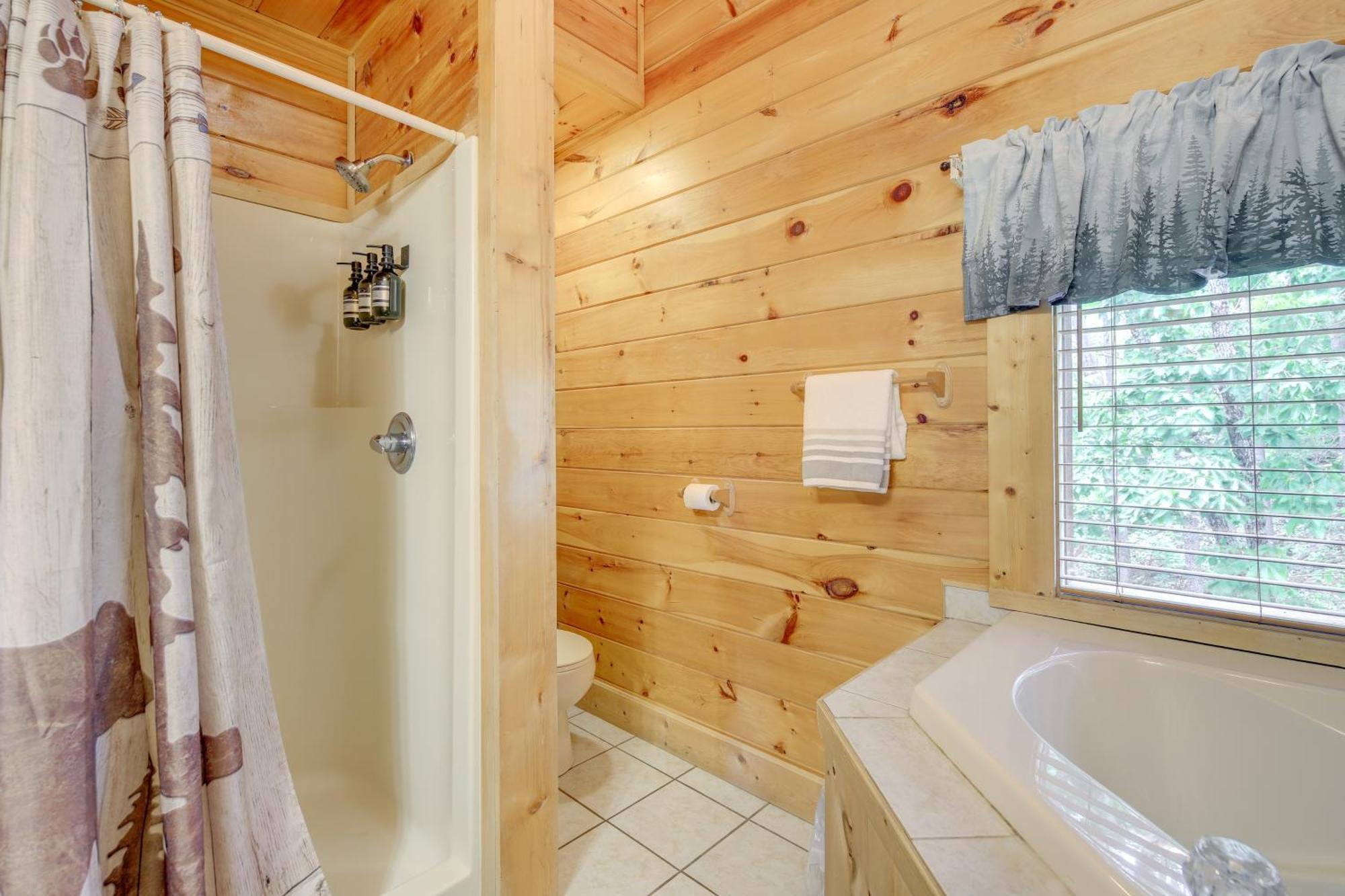Sevierville Cabin With Deck Minutes To Pigeon Forge Luaran gambar