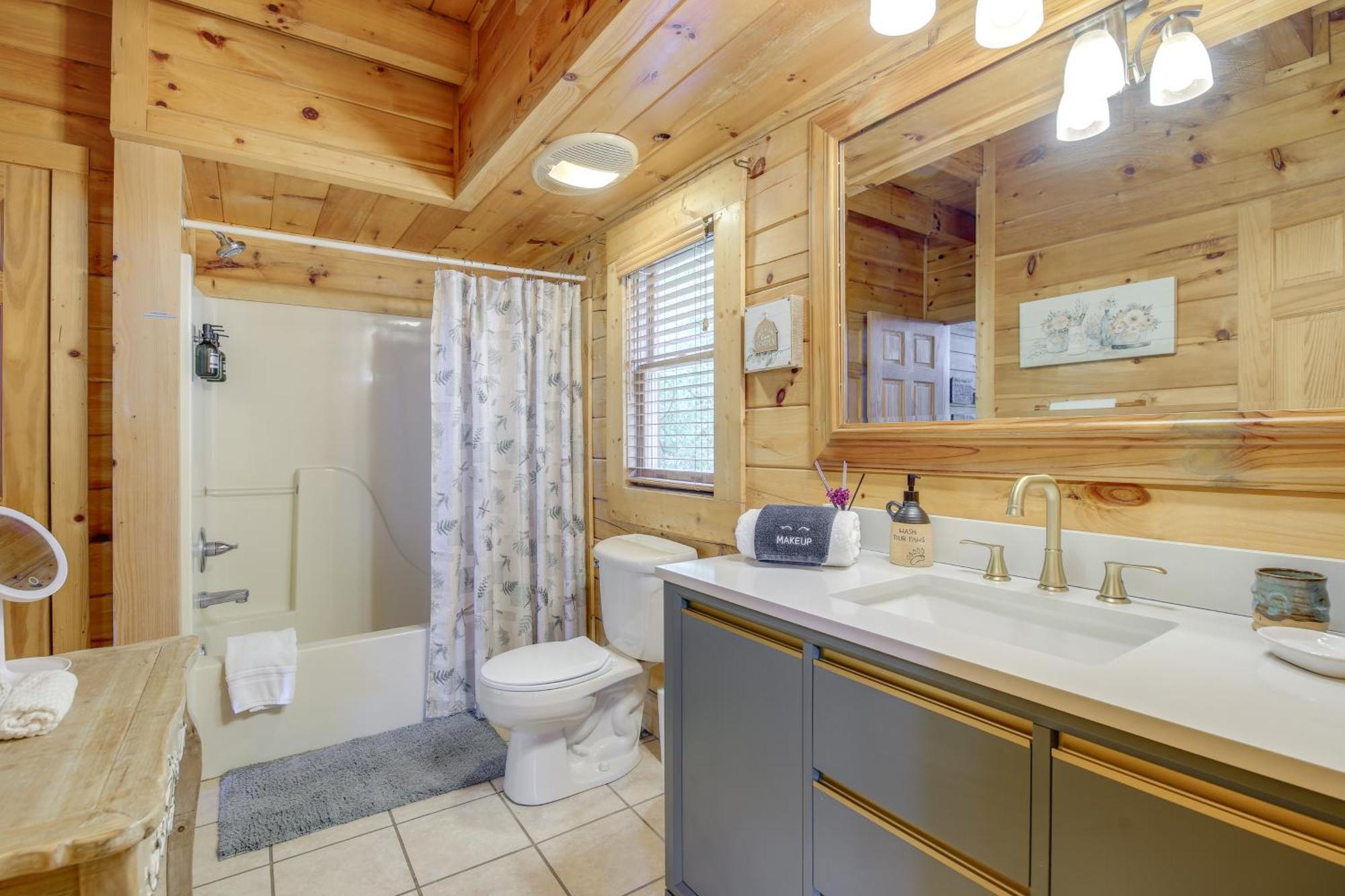Sevierville Cabin With Deck Minutes To Pigeon Forge Luaran gambar